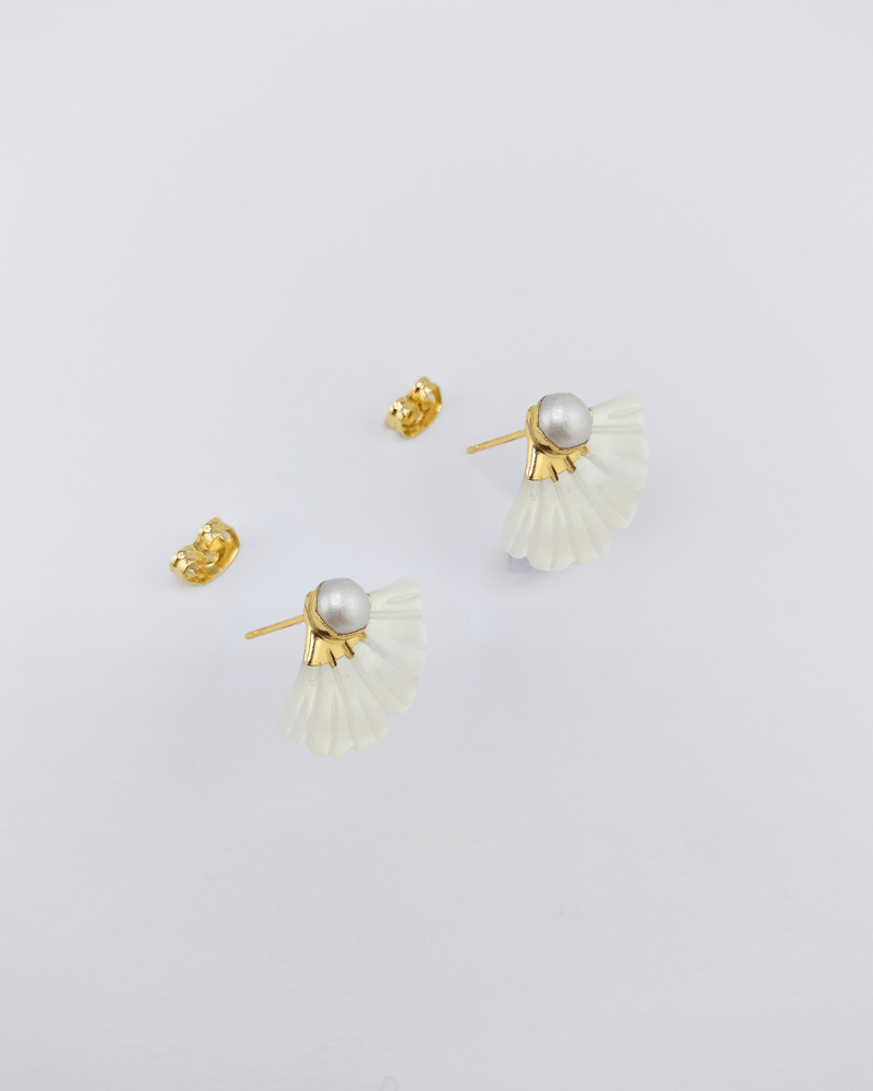 Izoa Fan Pearl Stud Earrings
