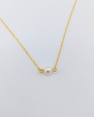Izoa Mini Gwen Freshwater Pearl Necklace Gold