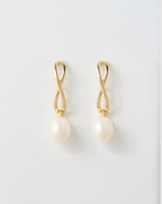 Izoa Kelsey Drop Earrings Gold Pearl