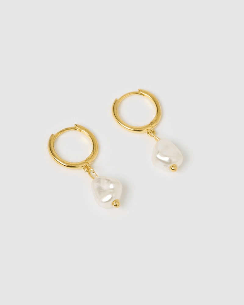 Izoa Pip Huggie Earring Gold Pearl