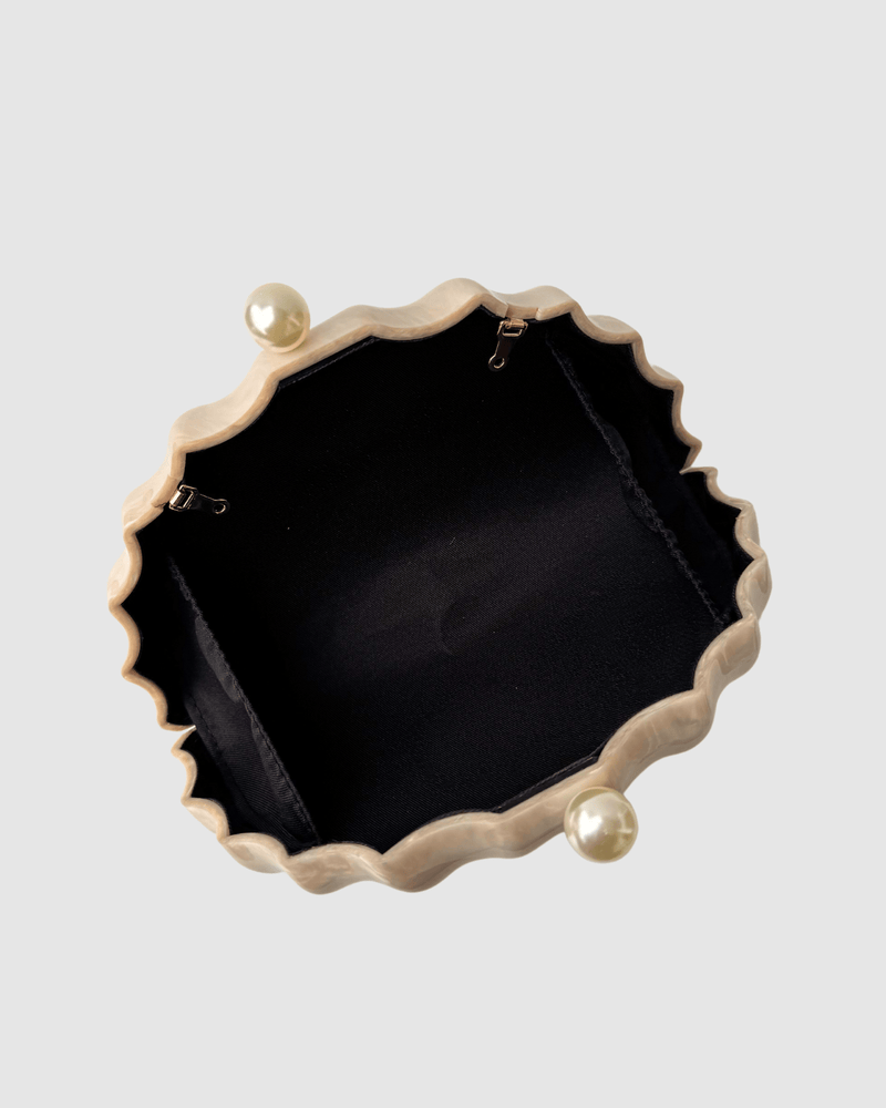 Izoa Serena Shell Clutch White