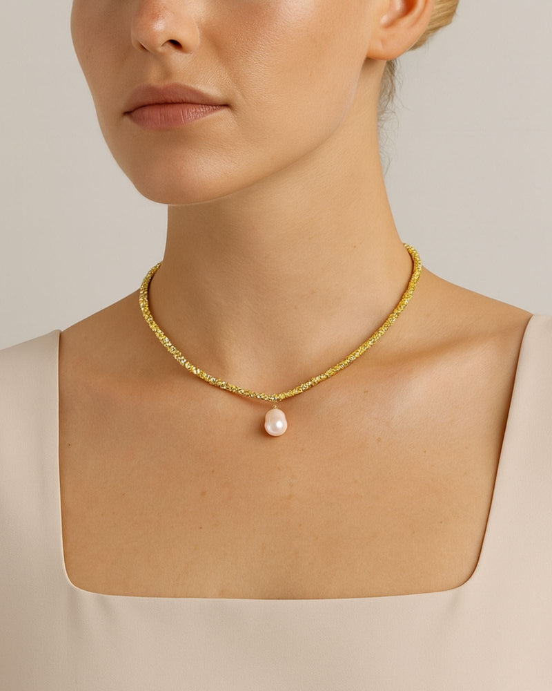 Izoa PRE-ORDER: Odette Drop Pearl Necklace Gold